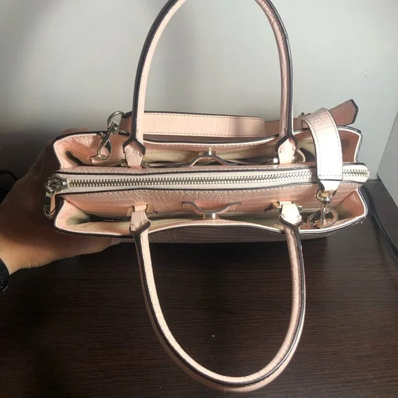 Guess Maddy Satchel - Picture 3 of 5